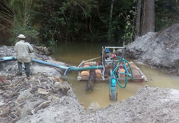 Cambodian Villagers Protest Sand-Dredging Operation in Protected Zone